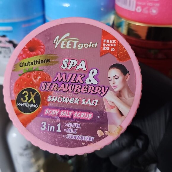 Veet gold spa milk & strawberry3 in 1 body salt scrub - Picture 1 of 4